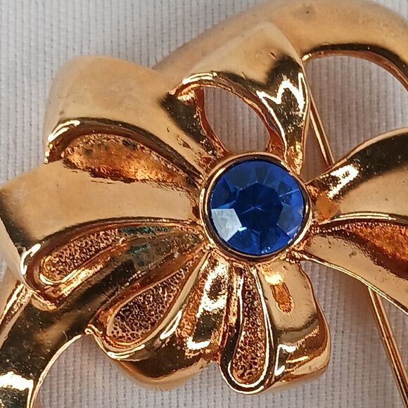 AVON Vintage Stamped Brooch Pin Large Goldtone Heart Sapphire - Picture 3 of 7